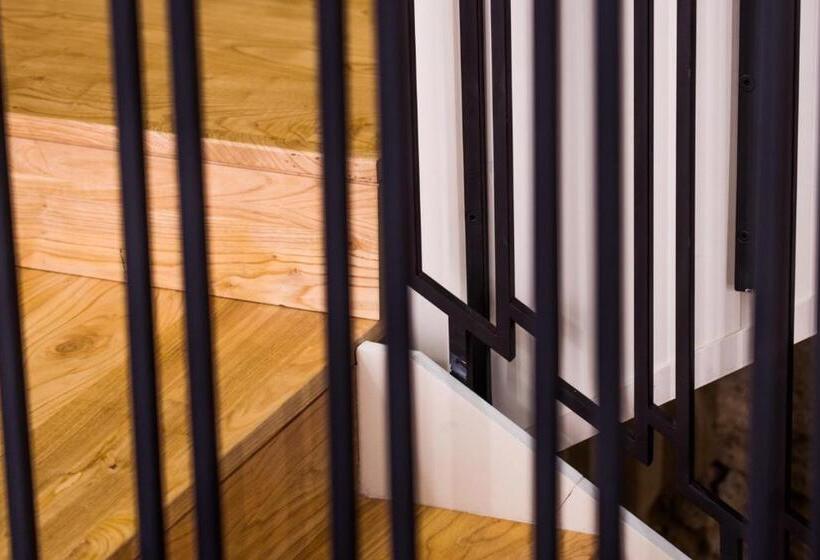 هتل Alda Galeria Coruna