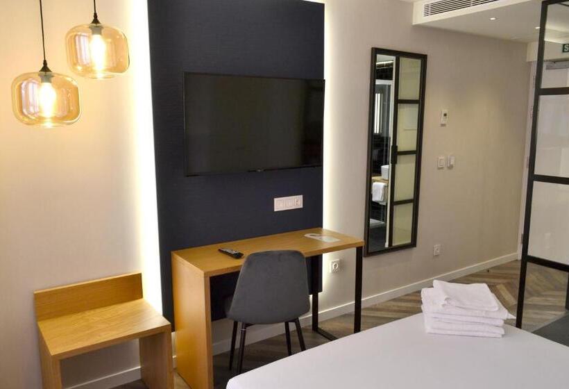 هتل Alda Galeria Coruna