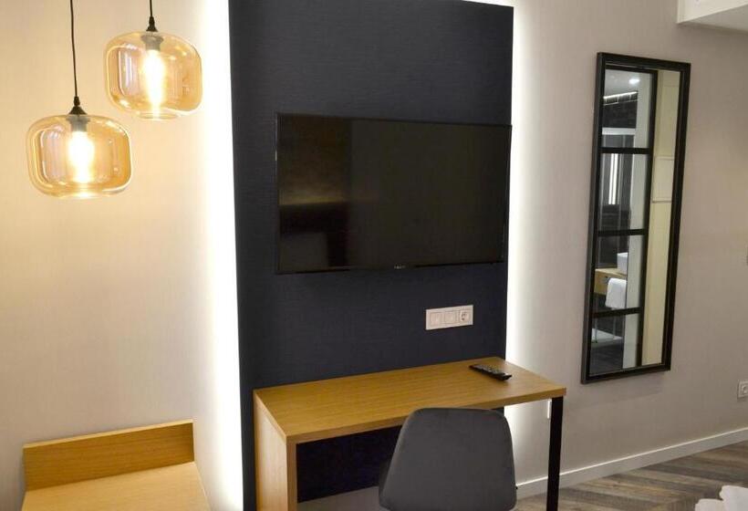 هتل Alda Galeria Coruna