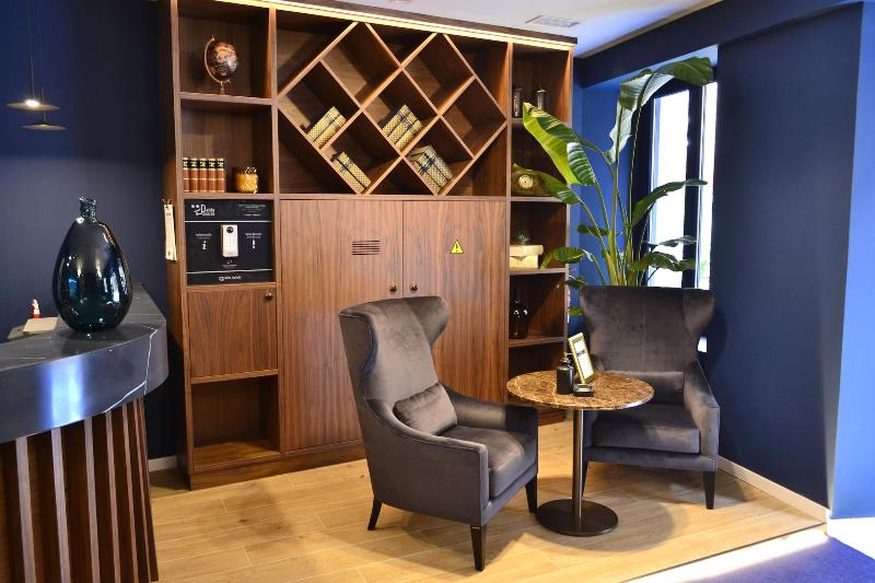 هتل Alda Galeria Coruna