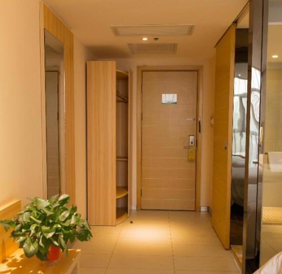 Отель City Comfort Inn Yichang East Railway Station