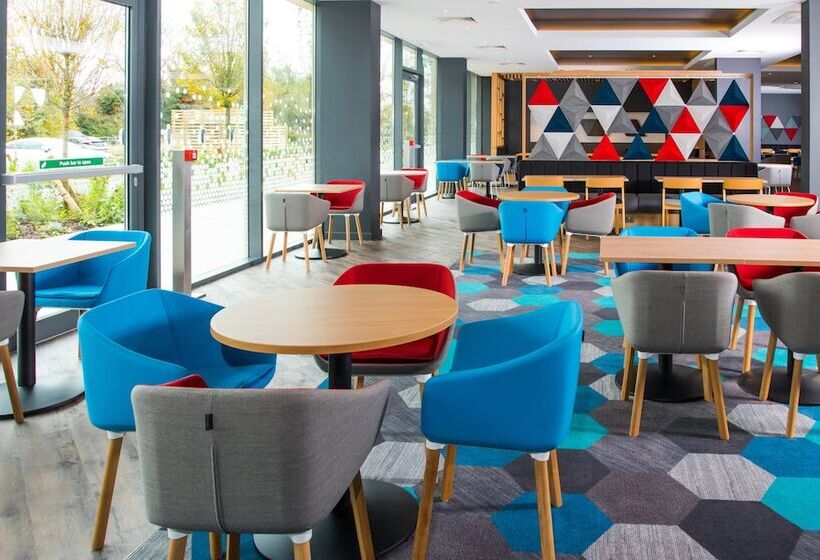 בית מלון כפרי Holiday Inn Express   Bicester, An Ihg