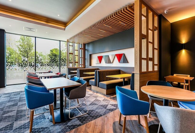 בית מלון כפרי Holiday Inn Express   Bicester, An Ihg