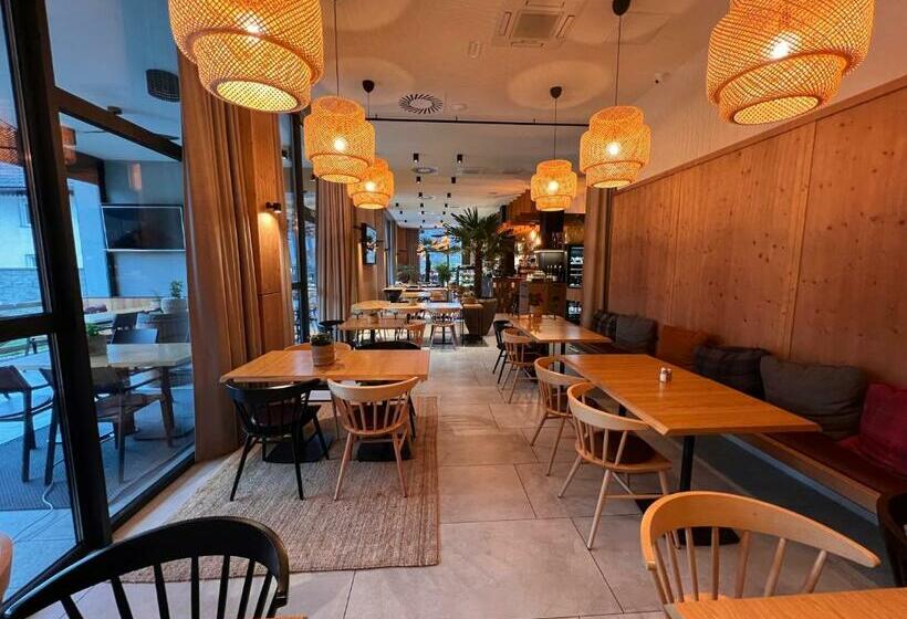 هتل Na Vasi Restavracija In Prenočišča