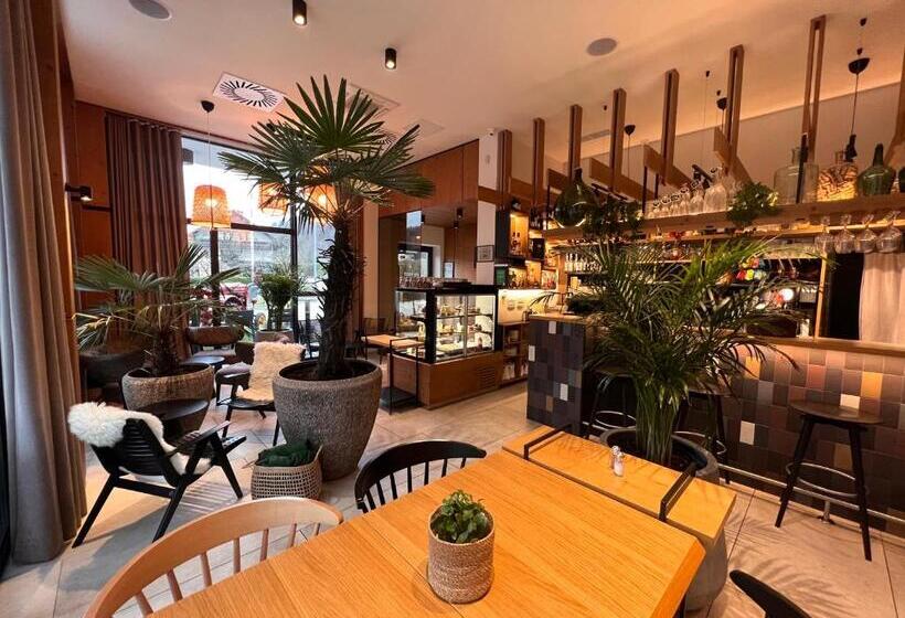 هتل Na Vasi Restavracija In Prenočišča