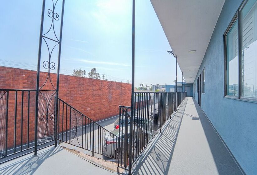 호텔 Rodeway Inn & Suites North Hollywood Burbank Airport   Universal Area