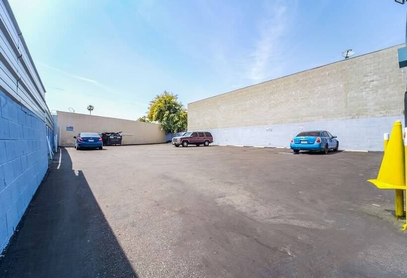 호텔 Rodeway Inn & Suites North Hollywood Burbank Airport   Universal Area