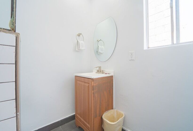 هتل Rodeway Inn & Suites North Hollywood Burbank Airport   Universal Area