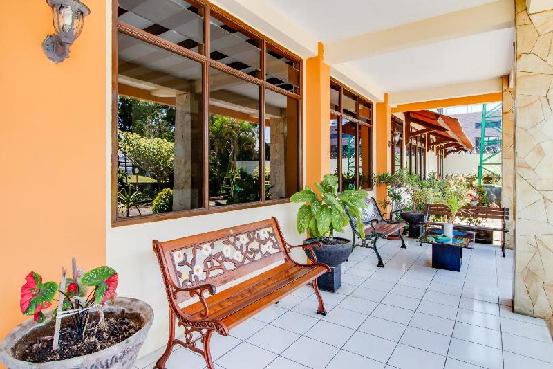 호텔 Oyo 3899 Penginapan Christina