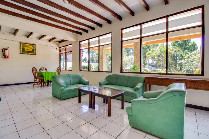 호텔 Oyo 3899 Penginapan Christina