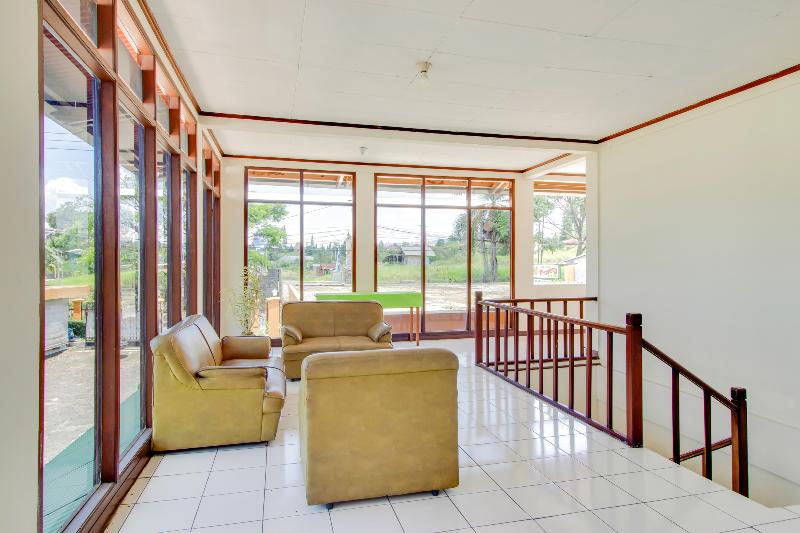 호텔 Oyo 3899 Penginapan Christina