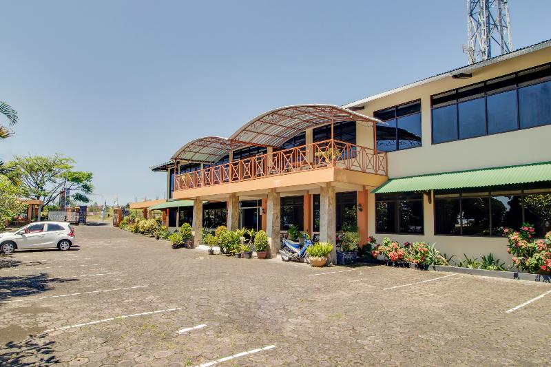 호텔 Oyo 3899 Penginapan Christina