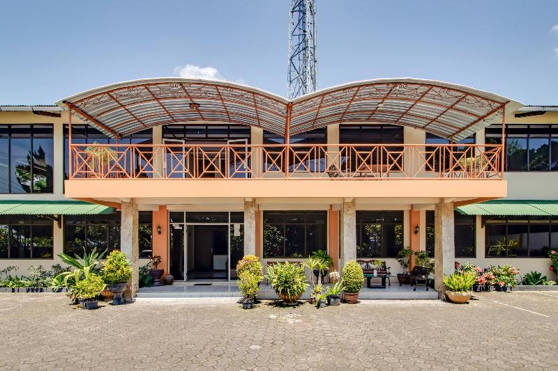 호텔 Oyo 3899 Penginapan Christina