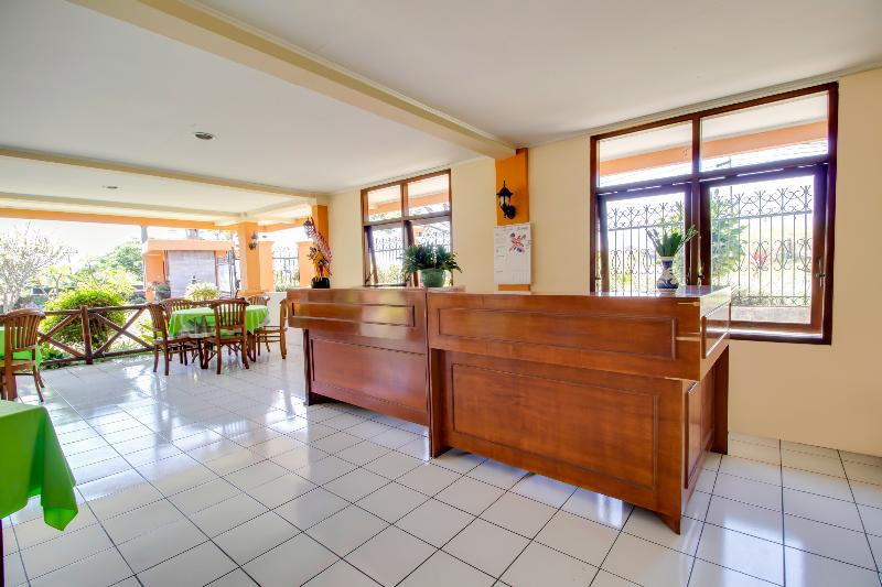 호텔 Oyo 3899 Penginapan Christina