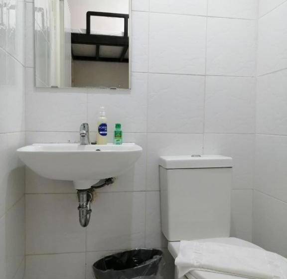 فندق Oyo 699 Forbes Hall