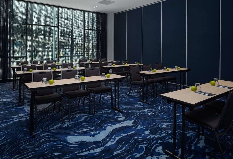 Отель Rydges Gold Coast Airport