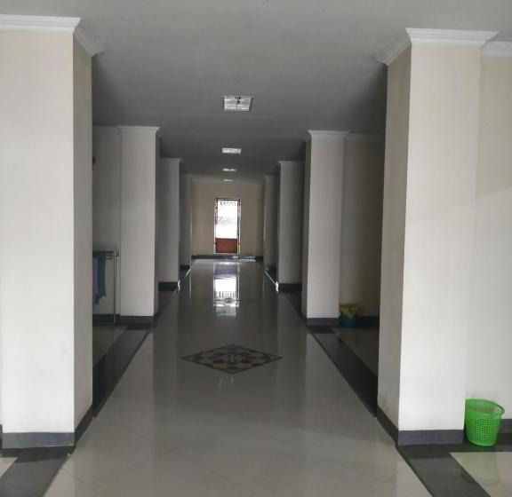 ホテル Spot On 2832 Wisma Sukatani Indah