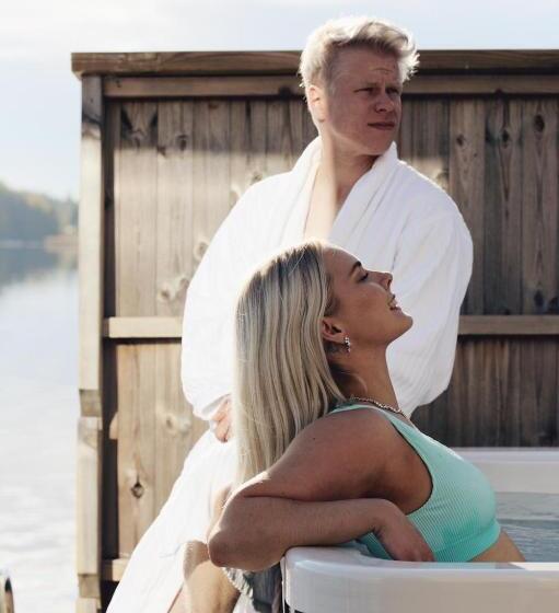 Lake Hotel Lehmonkärki   Haasi Mirror Houses