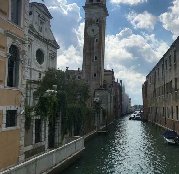 پانسیون Blu Suite