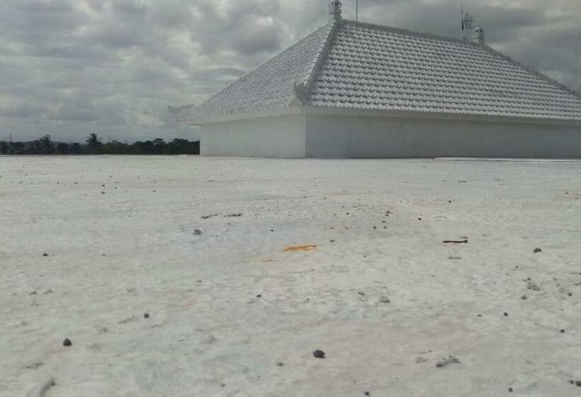 ペンション Lilis Ikvala Radha