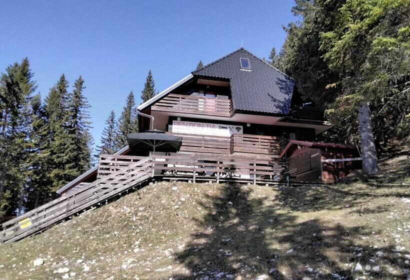 تختخواب و صبحانه Accommodation And Restaurant Tia