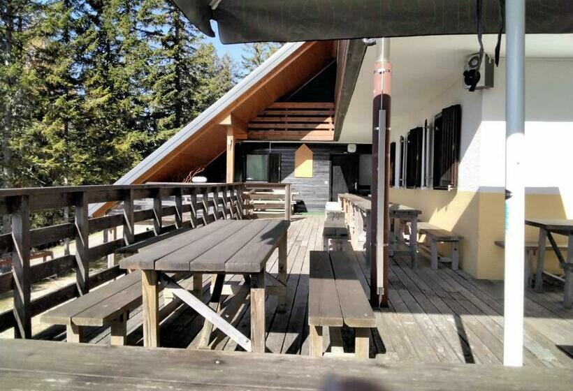 تختخواب و صبحانه Accommodation And Restaurant Tia