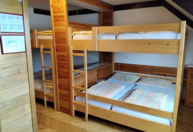 تختخواب و صبحانه Accommodation And Restaurant Tia