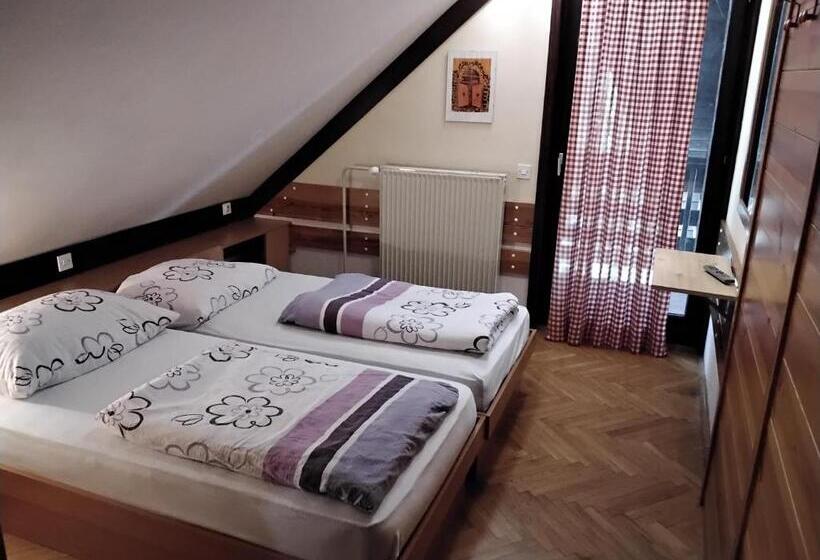 تختخواب و صبحانه Accommodation And Restaurant Tia