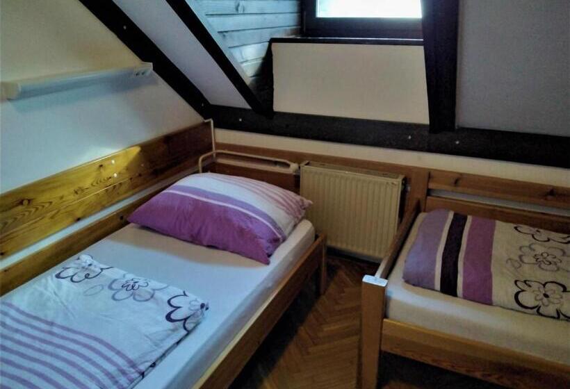 تختخواب و صبحانه Accommodation And Restaurant Tia