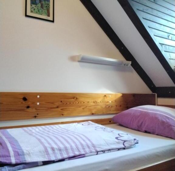 تختخواب و صبحانه Accommodation And Restaurant Tia