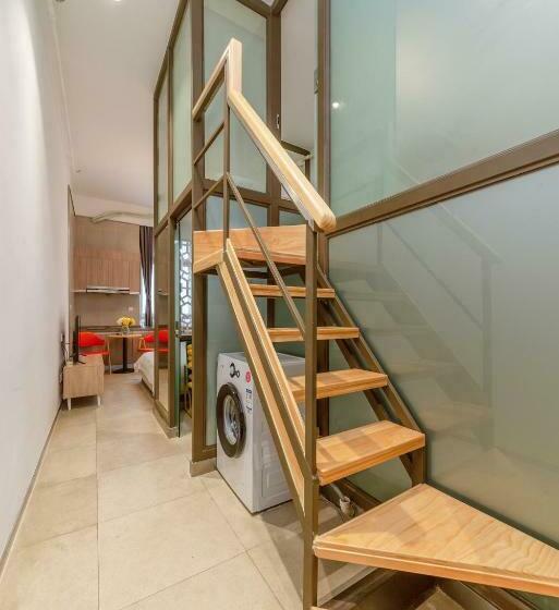 Chang Chun Teng Apart