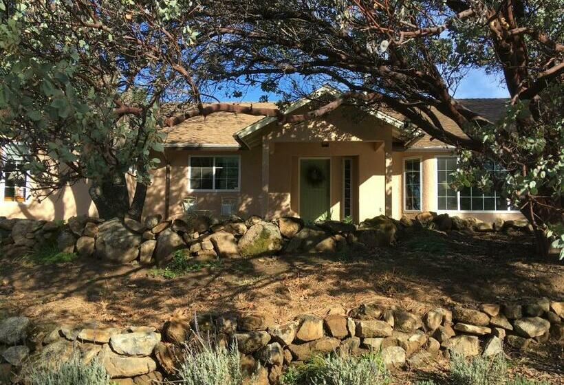 Foxtail Farm Bed & Breakfast