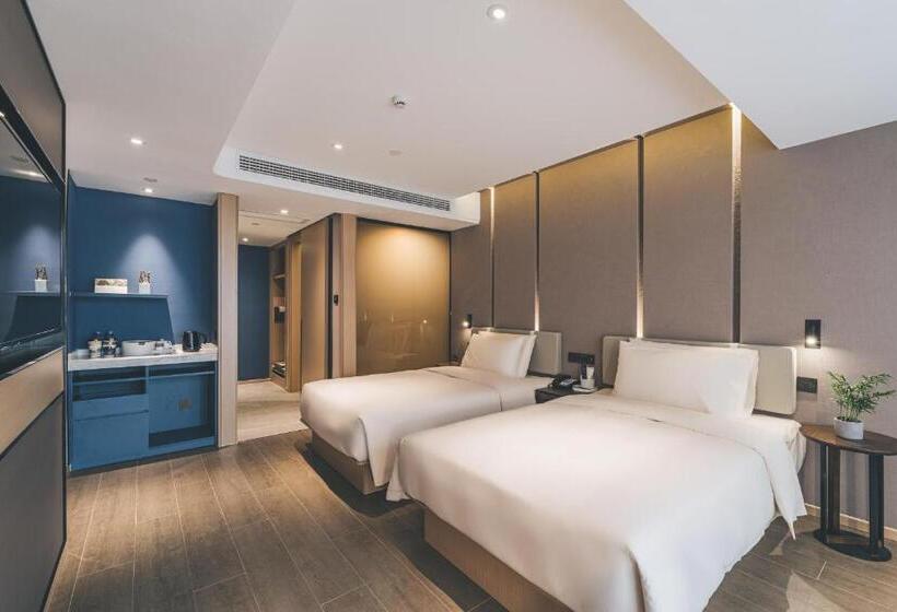 Atour Hotel Huzhou Dongwu