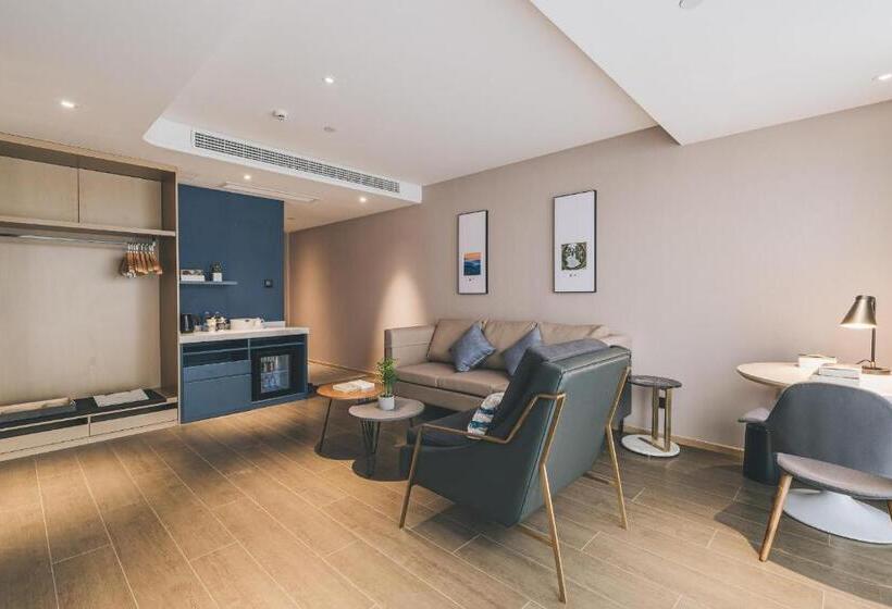 Atour Hotel Huzhou Dongwu