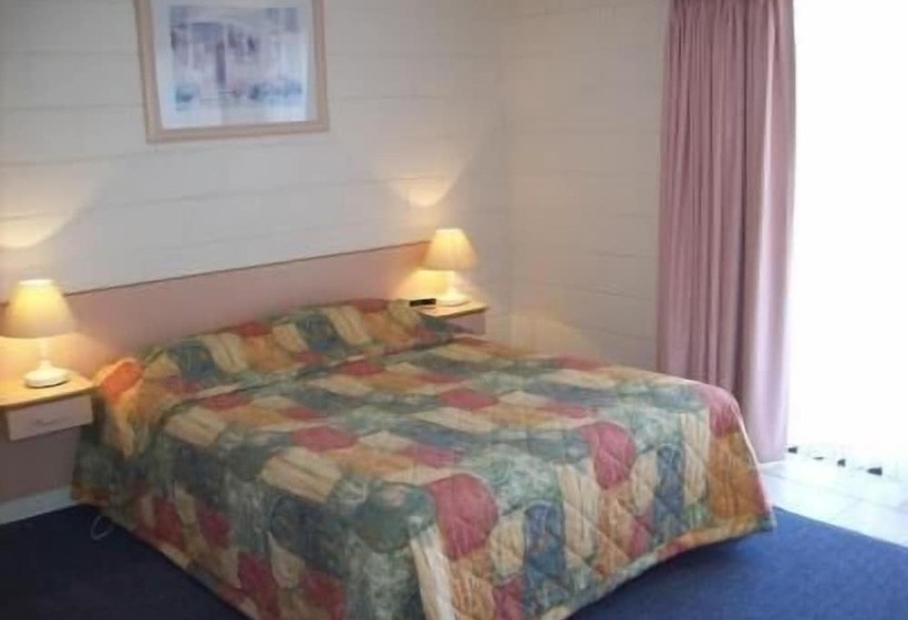 בית מלון כפרי Black Swan Motor Inn