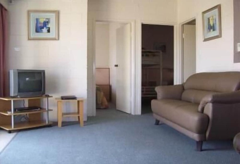 בית מלון כפרי Black Swan Motor Inn