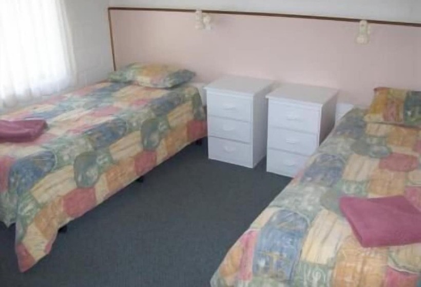 בית מלון כפרי Black Swan Motor Inn