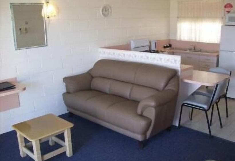 בית מלון כפרי Black Swan Motor Inn