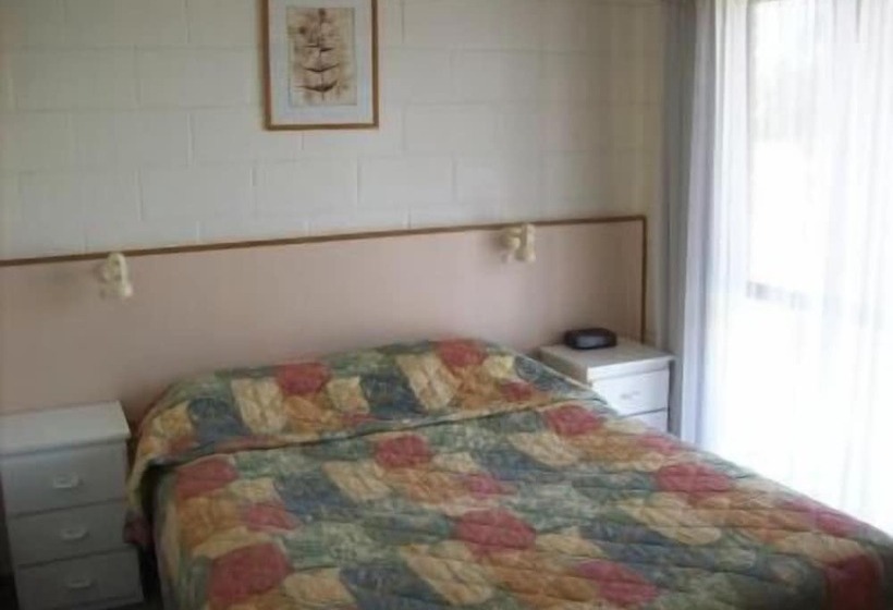 בית מלון כפרי Black Swan Motor Inn