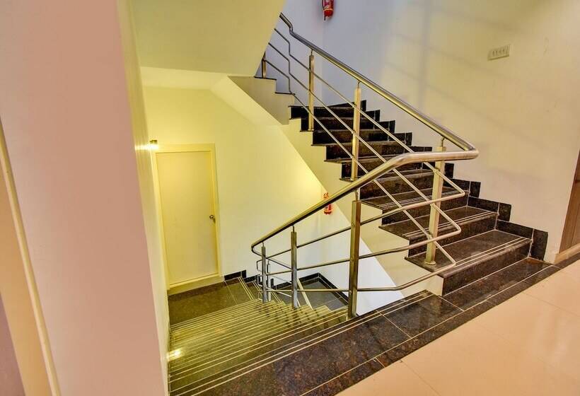 هتل Fabexpress Pas Residency   Nr Marina Beach & Mahatma Gandhi Monument