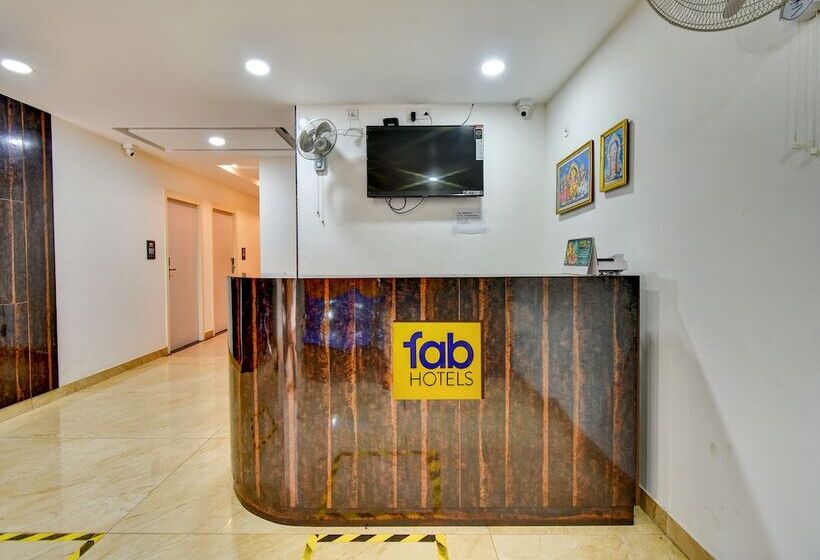 Отель Fabexpress Pas Residency   Nr Marina Beach & Mahatma Gandhi Monument