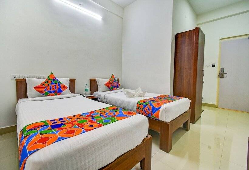 Отель Fabexpress Pas Residency   Nr Marina Beach & Mahatma Gandhi Monument