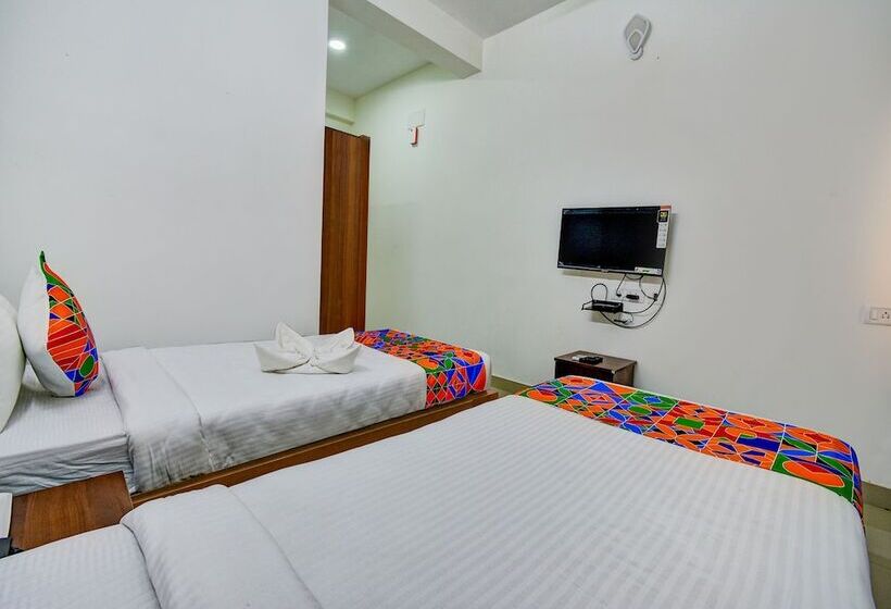 Отель Fabexpress Pas Residency   Nr Marina Beach & Mahatma Gandhi Monument