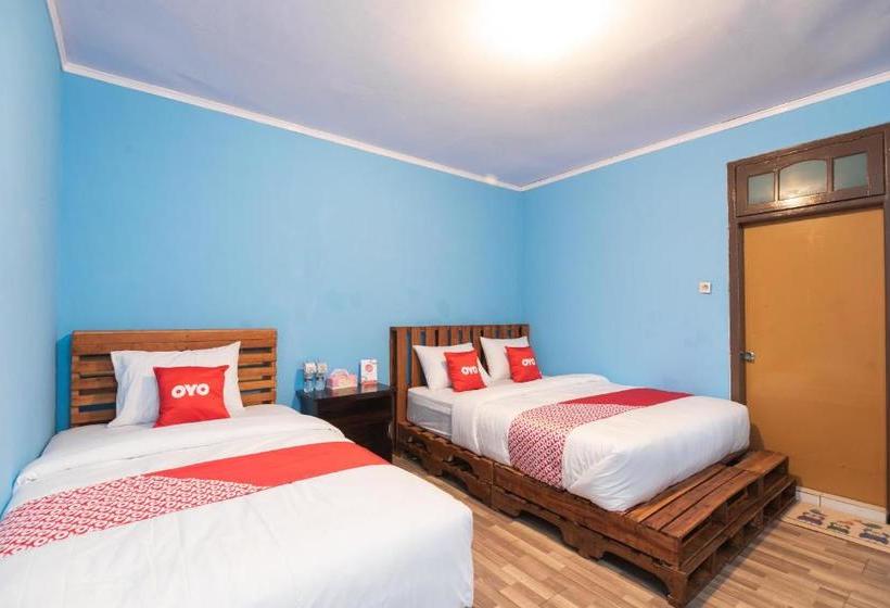 בית מלון כפרי Oyo 1852 Intan Bromo Residence