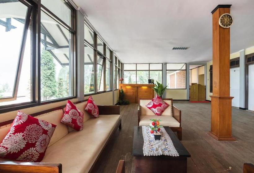 בית מלון כפרי Oyo 1852 Intan Bromo Residence