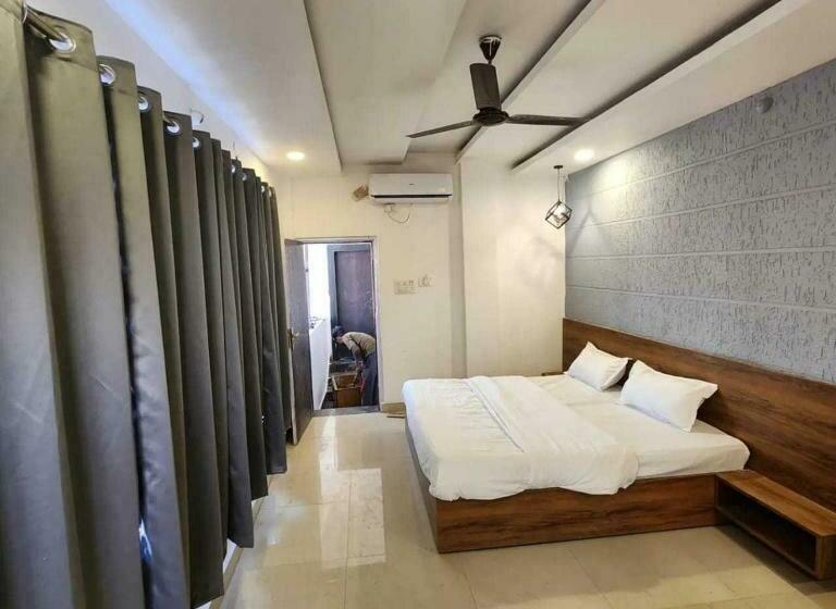 בית מלון כפרי Oyo 29168 Harshit Regency