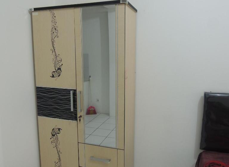 Отель Reva Room On Gunung Putri Square Apartment