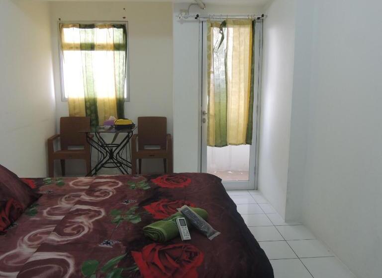 Отель Reva Room On Gunung Putri Square Apartment
