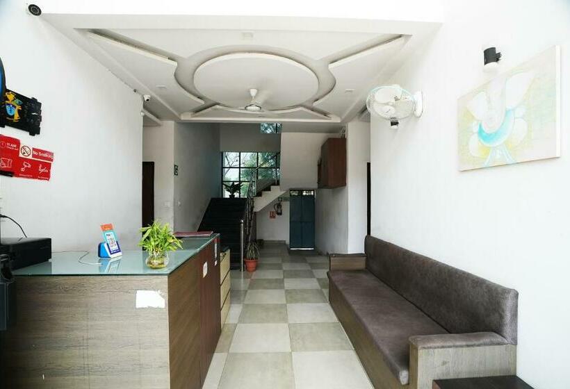 هتل The Royal Palace