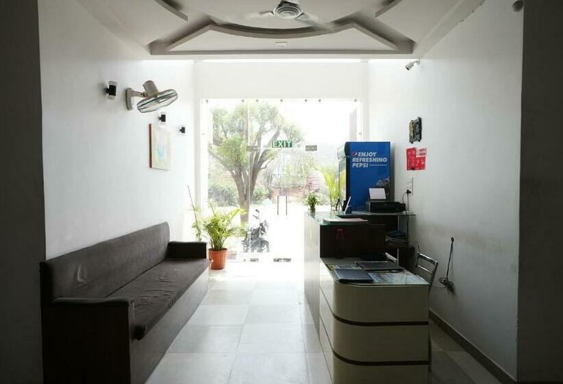 هتل The Royal Palace